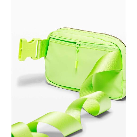 New Lululemon Everywhere Belt Bag 1L Fanny Pack Crossbody Adjustable Neo Mint - Picture 3 of 11